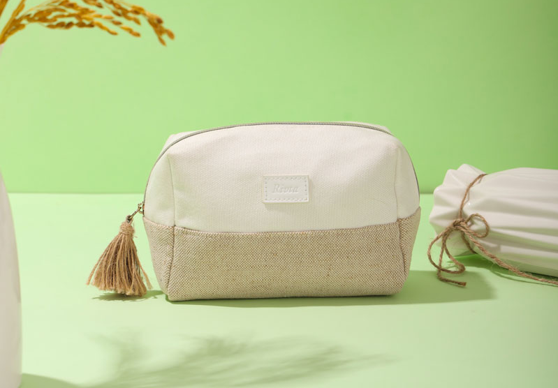 Sustainable Sourcing: A B2B Guide to Eco-Friendly Materials for Toiletry Bags